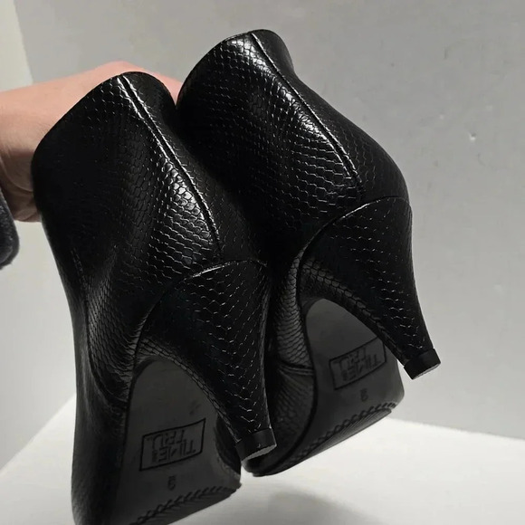 {Time and Tru} Womens Black Memory Foam Pointy Toe Ankle Booties - Size 9 - Picture 8 of 11